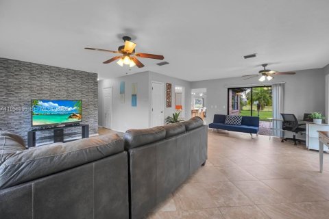 Villa ou maison à vendre à St. Lucie, Floride: 3 chambres, 169.55 m2 № 2024382 - photo 8
