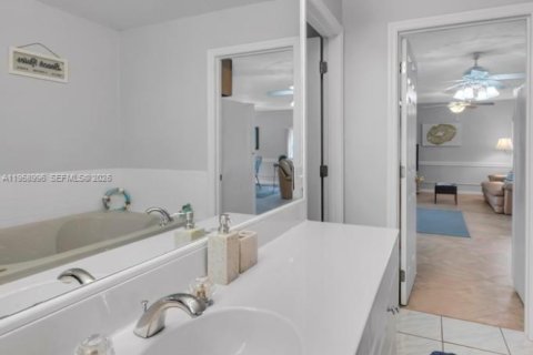 Villa ou maison à vendre à St. Lucie, Floride: 3 chambres, 169.55 m2 № 2024382 - photo 15