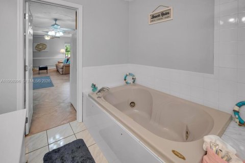 Villa ou maison à vendre à St. Lucie, Floride: 3 chambres, 169.55 m2 № 2024382 - photo 16