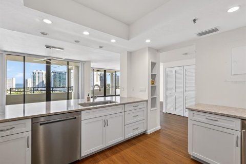 Condo in Sarasota, Florida, 3 bedrooms  № 2233172 - photo 15