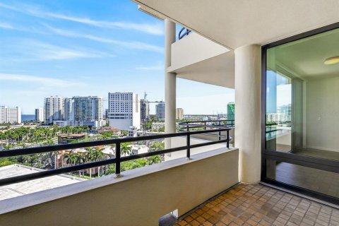 Condo in Sarasota, Florida, 3 bedrooms  № 2233172 - photo 13