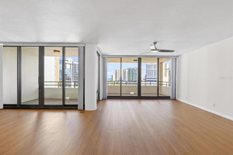 Condo in Sarasota, Florida, 3 bedrooms  № 2233172 - photo 10