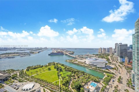 Condo in Miami, Florida, 1 bedroom  № 1809149 - photo 12
