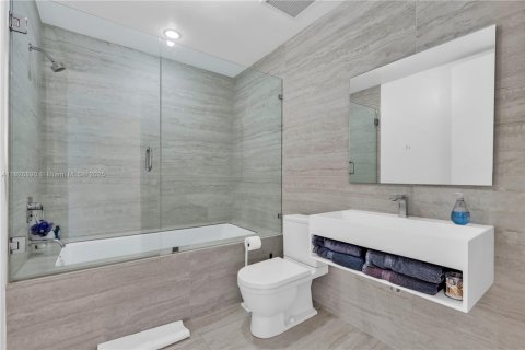 Condo in Miami, Florida, 1 bedroom  № 1809149 - photo 17