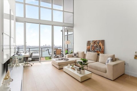 Condo in Miami, Florida, 1 bedroom  № 1809149 - photo 13