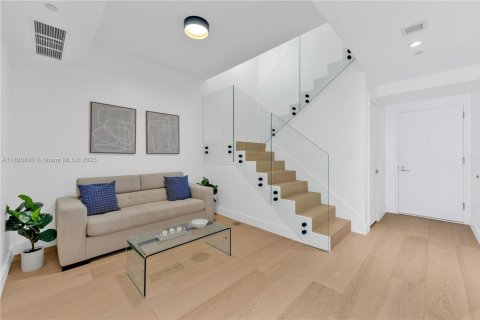 Condo in Miami, Florida, 1 bedroom  № 1809149 - photo 16
