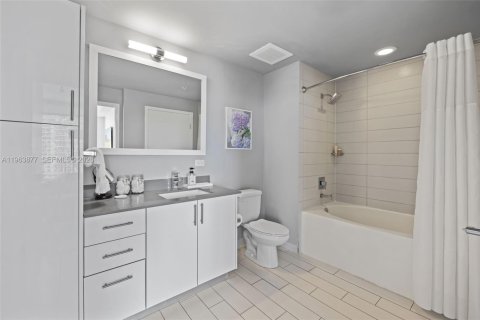 Condominio en venta en Miami, Florida, 2 dormitorios, 76.27 m2 № 2032500 - foto 5