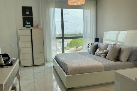 Copropriété à vendre à Hollywood, Floride: 2 chambres, 103.59 m2 № 1997055 - photo 18