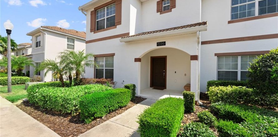 Townhouse in Davenport, Florida 5 bedrooms, 188.03 sq.m. № 2299244