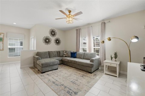 Townhouse in Davenport, Florida 5 bedrooms, 188.03 sq.m. № 2299244 - photo 18