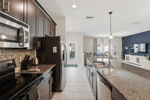 Townhouse in Davenport, Florida 5 bedrooms, 188.03 sq.m. № 2299244 - photo 22