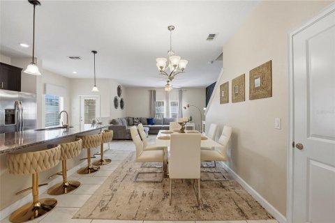 Townhouse in Davenport, Florida 5 bedrooms, 188.03 sq.m. № 2299244 - photo 8