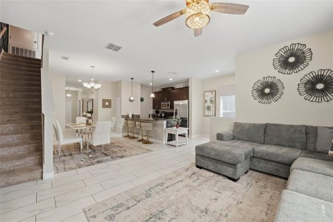 Townhouse in Davenport, Florida 5 bedrooms, 188.03 sq.m. № 2299244 - photo 19