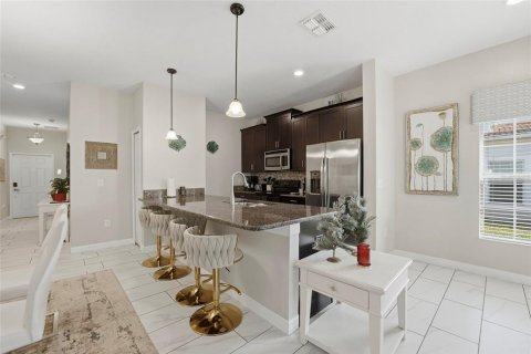 Townhouse in Davenport, Florida 5 bedrooms, 188.03 sq.m. № 2299244 - photo 20