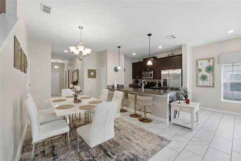 Townhouse in Davenport, Florida 5 bedrooms, 188.03 sq.m. № 2299244 - photo 16