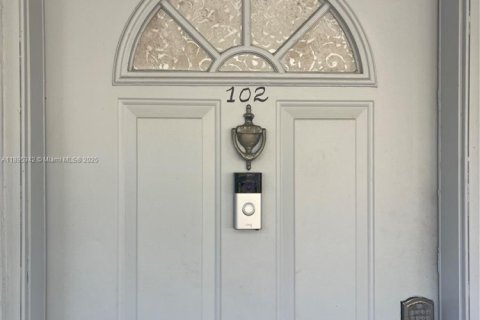 Condo in North Miami Beach, Florida, 1 bedroom № 1947611 - photo 3