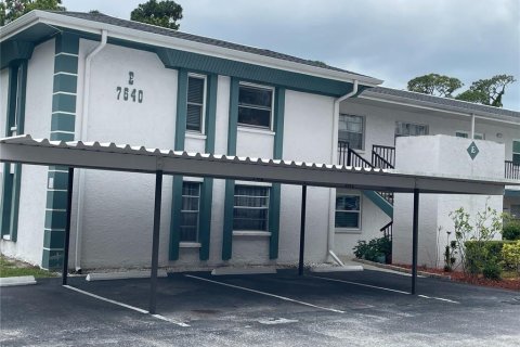 Condo in Seminole, Florida, 2 bedrooms № 2215970