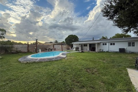 Casa en venta en Miami Gardens, Florida, 4 dormitorios, 121.52 m2 № 1897917 - foto 20