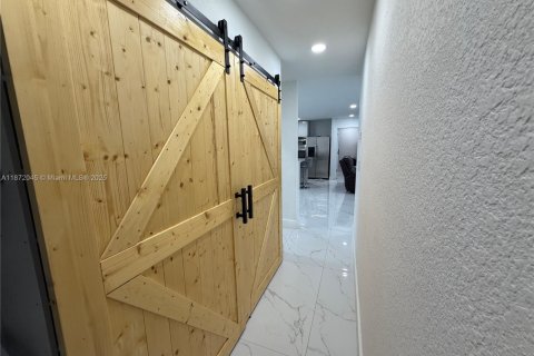 Купить виллу или дом в Майами-Гарденс, Флорида 4 спальни, 121.52м2, № 1897917 - фото 8