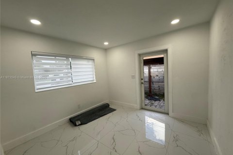 Casa en venta en Miami Gardens, Florida, 4 dormitorios, 121.52 m2 № 1897917 - foto 11