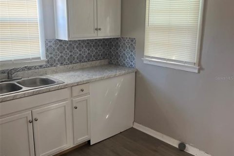 Commercial property in Daytona Beach, Florida 6 bedrooms, 173.73 sq.m. № 2384273