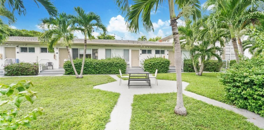 Apartment in Bay Harbor Islands, Florida 1 bedroom, 73.02 sq.m. № 2023657