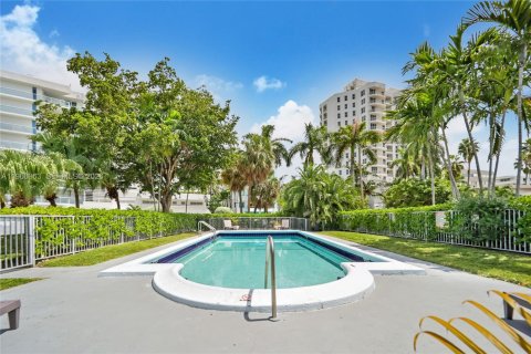 Apartment in Bay Harbor Islands, Florida 1 bedroom, 73.02 sq.m. № 2023657 - photo 10