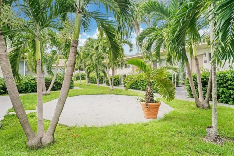 Apartment in Bay Harbor Islands, Florida 1 bedroom, 73.02 sq.m. № 2023657 - photo 8