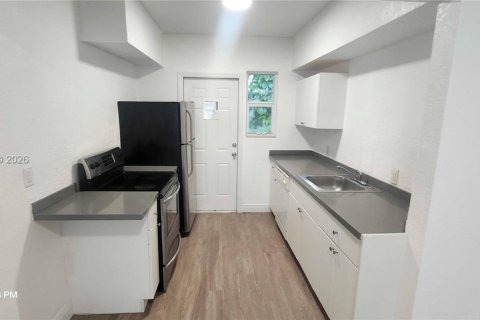 Apartment in Bay Harbor Islands, Florida 1 bedroom, 73.02 sq.m. № 2023657 - photo 3