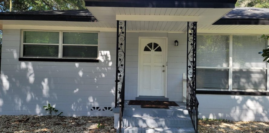 House in Jacksonville, Florida 3 bedrooms, 160.26 sq.m. № 770496