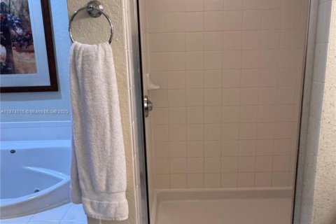 Condominio en venta en Kissimmee, Florida, 2 dormitorios № 1980023 - foto 7