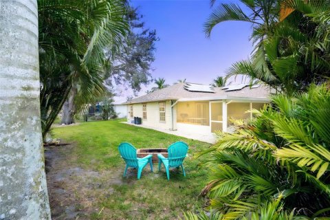 House in Cape Coral, Florida 4 bedrooms, 176.79 sq.m. № 1634189 - photo 25
