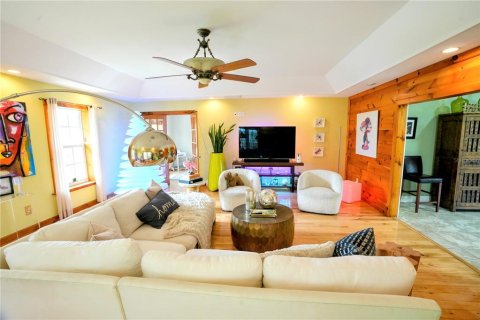House in Cape Coral, Florida 4 bedrooms, 176.79 sq.m. № 1634189 - photo 15