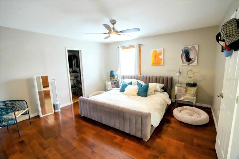 House in Cape Coral, Florida 4 bedrooms, 176.79 sq.m. № 1634189 - photo 19