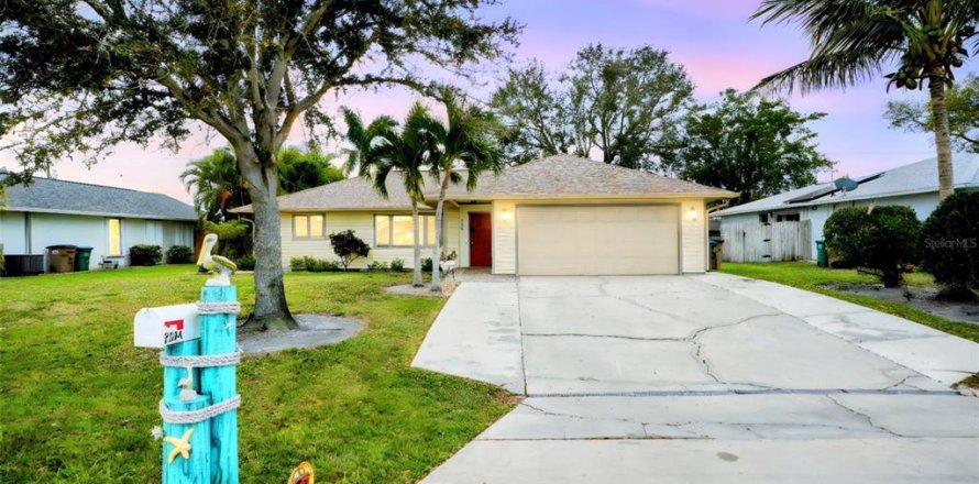 House in Cape Coral, Florida 4 bedrooms, 176.79 sq.m. № 1634189