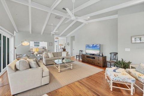 House in Boca Grande, Florida 3 bedrooms, 168.8 sq.m. № 1913427 - photo 12