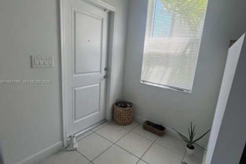 Купить таунхаус в Хомстед, Флорида 3 спальни, 143.53м2, № 2049679 - фото 4