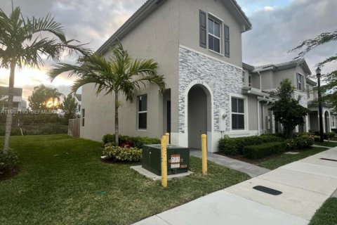 Купить таунхаус в Хомстед, Флорида 3 спальни, 143.53м2, № 2049679 - фото 24