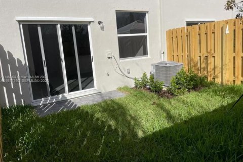 Купить таунхаус в Хомстед, Флорида 3 спальни, 143.53м2, № 2049679 - фото 15