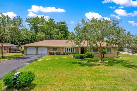 House in Ocala, Florida 3 bedrooms, 204.57 sq.m. № 2150095