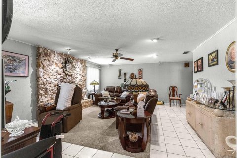 House in Ocala, Florida 3 bedrooms, 204.57 sq.m. № 2150095 - photo 9