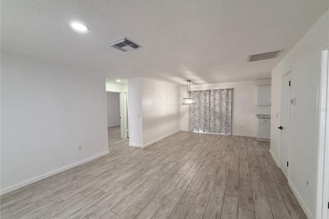 Villa ou maison à louer à Spring Hill, Floride: 3 chambres, 103.49 m2 № 2098787 - photo 6
