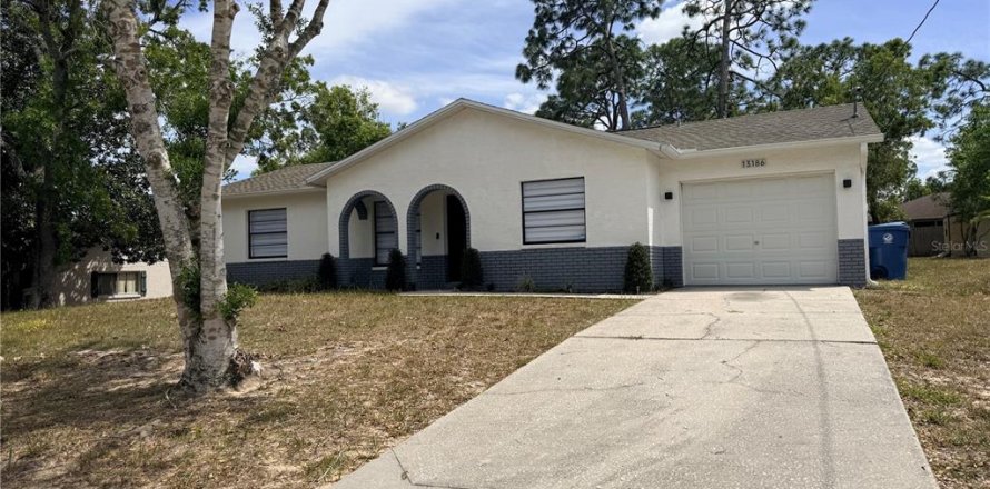 Villa ou maison à Spring Hill, Floride 3 chambres, 103.49 m2 № 2098787
