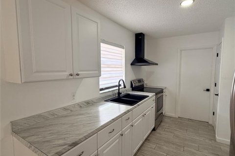 Villa ou maison à louer à Spring Hill, Floride: 3 chambres, 103.49 m2 № 2098787 - photo 8