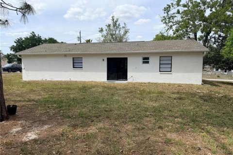 Villa ou maison à louer à Spring Hill, Floride: 3 chambres, 103.49 m2 № 2098787 - photo 2