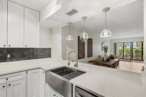 Condo in Sarasota, Florida, 1 bedroom № 2238074 - photo 11