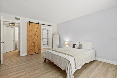 Condo in Sarasota, Florida, 1 bedroom № 2238074 - photo 24