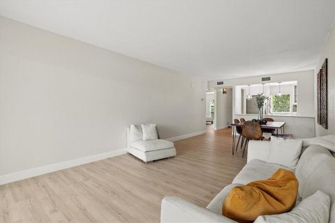 Condo in Sarasota, Florida, 1 bedroom № 2238074 - photo 22