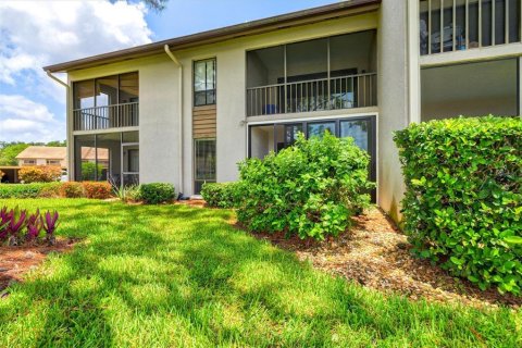 Condo in Sarasota, Florida, 1 bedroom № 2238074 - photo 2