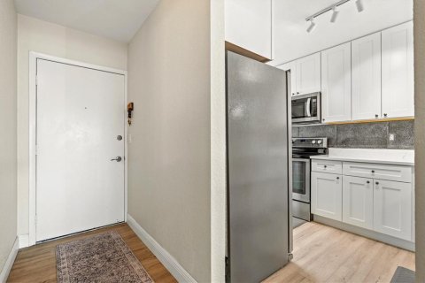 Condo in Sarasota, Florida, 1 bedroom № 2238074 - photo 8
